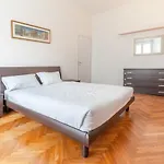 Double Room In The Center - 20 Min Walk From Duomo