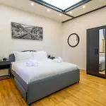 Comfortable 3 Bedrooms Apartment Few Steps From Duomo