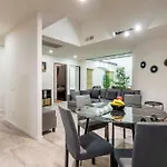 Comfortable 3 Bedrooms Apartment Few Steps From Duomo
