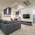 Comfortable 3 Bedrooms Apartment Few Steps From Duomo