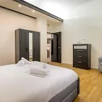 Comfortable 3 Bedrooms Apartment Few Steps From Duomo