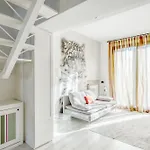 Bright Loft - Free Private Parking