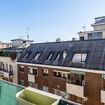 Bright Loft - Free Private Parking