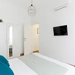 The Best Rent - Cozy Two-Bedroom Apartment Near Colonne S Lorenzo