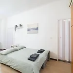 Apartment 4 Stops From The City Center