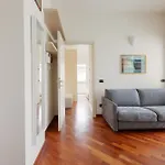 Bright & Comfy Apartment With Parking