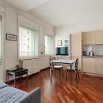 Bright & Comfy Apartment With Parking