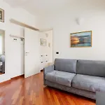 Bright & Comfy Apartment With Parking