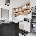 Elegant Apartment In Milan Center