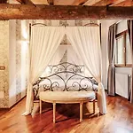 Design Villa With Parking Navigli Area Milan