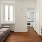 Tiny Apt Near Central Station