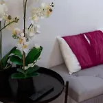Porta Nuova Moscova: Cozy Apartment Near Duomo!