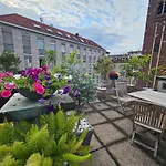 Exclusive Top Floor 2-Bedroom Flat