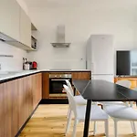 Joivy 1-Bed Apartment With Balcony Near Subway