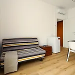 Joivy 1-Bed Apartment With Balcony Near Subway