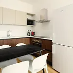 Joivy 1-Bed Apartment With Balcony Near Subway