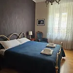 Homegallery - Elegante Appartamento Milanese