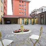 Del Re House, Parking Free