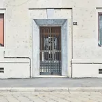 Spacious Flat Close To Fondazione Prada & Metro