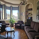 Homegallery - Elegante Appartamento Milanese