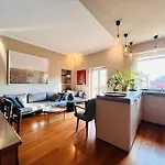 Homeby, Casa Canonica Charming Apartment In Arco Della Pace