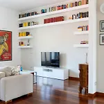The Best Rent - Spacious And Renovated Multi-Room Apartment In The Missori Area