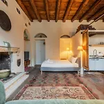 Porta Garibaldi Antique Charm