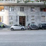 Designed Apartment In Milan Center Gae Aulenti Area With Ac, Wifi And Subway Airport Connected Steps From Central Station