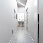 Designed Apartment In Milan Center Gae Aulenti Area With Ac, Wifi And Subway Airport Connected Steps From Central Station