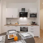 Longhena, 7 - Total White Apartment