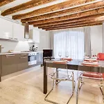 Duomo 10 Min - Lovely Apartment In The Center