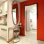 Appartamento Rosso A Milano, Vicino Allo Ieo