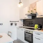 2 Minutes From Central Station-Exclusive Open Space