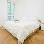 New Elegant Apartment In Milan