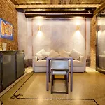 White Moon-Emme Loft