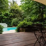 Youhosty - Exclusive Townhouse Garden And Pool