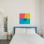 Urban Hub Apartments