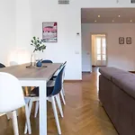 Joivy Lovely Family Apt For 7 Near San Lorenzo Columns