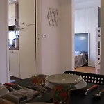 M1 Pasteur Holiday Home