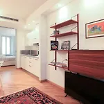Hozyhome - Lovely Flat In Via Madonnina 23