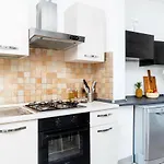Four Bedroom Villa Near Metro