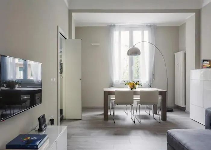 Citta Studi Bright And Stylish Flat With Balcony