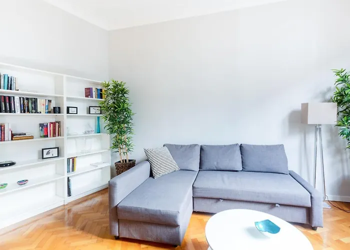 Spacious And Brilliant Apartment In Duomo By Easylife