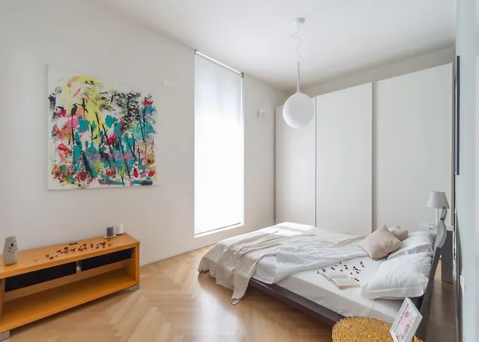 The Best Rent - Spacious Three-Bedroom Apartment With Terrace