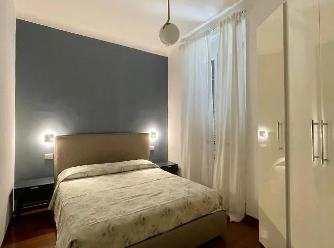 The Painting Apartment. A Central And Lovely Apartment In Milan