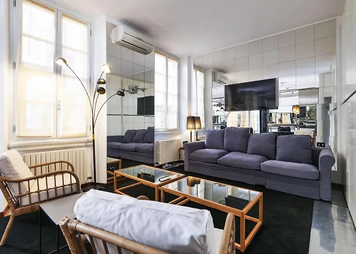 Elegant Corso Venezia Terrace Apt