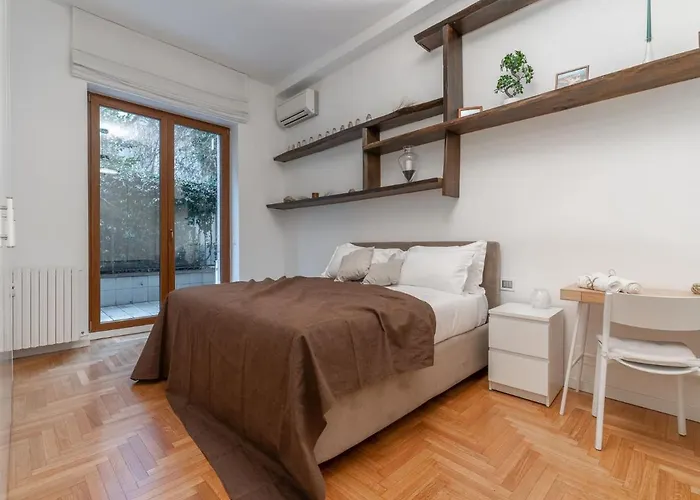The Best Rent - Spacious Three-Bedroom Apartment In Moscova