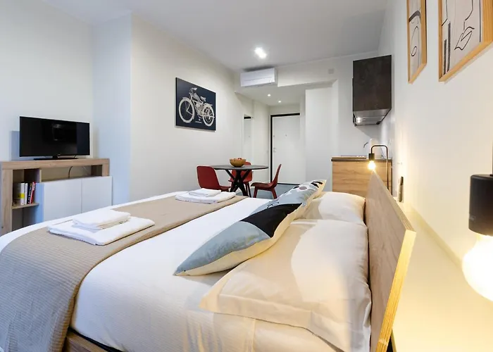 Velasquez Apartments - A - San Siro
