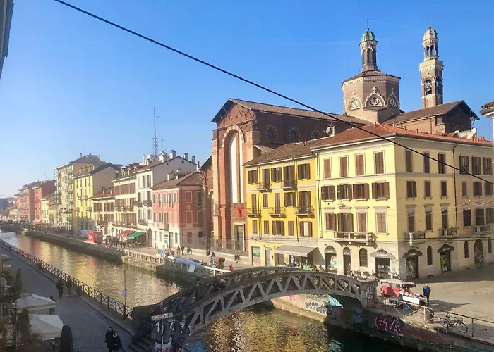 Canal View Historical Apartment
