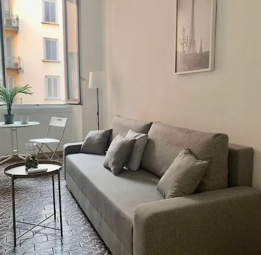 Apartment In The Center Of Milan / P.Ta Venezia